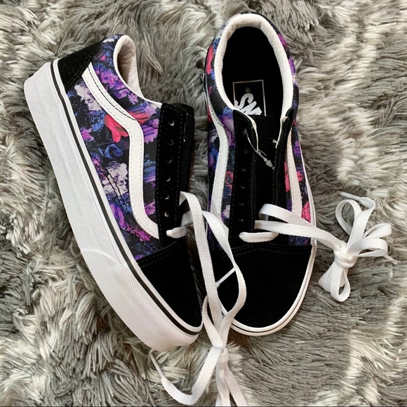 Vans Old Skool Floral Shoe - Picture 2 of 12